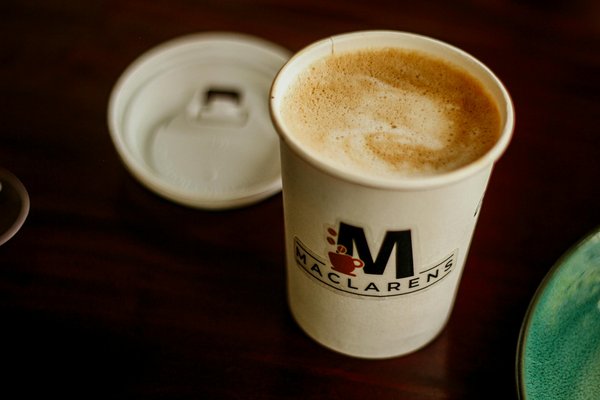 Routine Beauté pour Femmes Actives en Milieux Pollués : Le Guide Ultime pour une Peau Radieuse